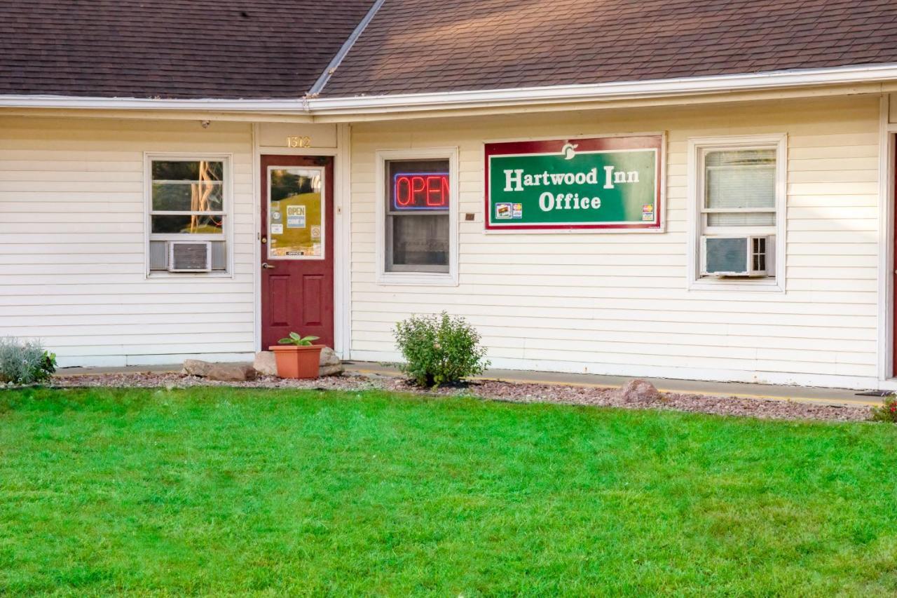 Hartwood Inn Charles City Exterior photo