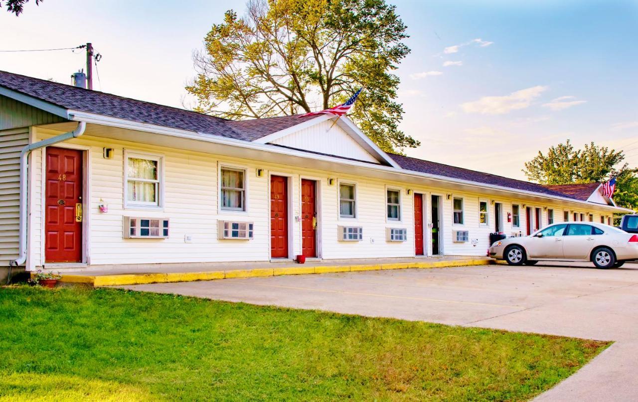 Hartwood Inn Charles City Exterior photo
